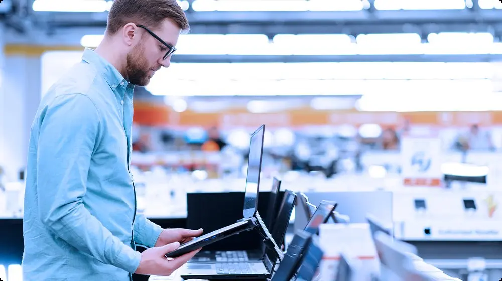 قیمت روز لپ تاپ ها؛ چطور از نوسانات بازار جا نمانیم؟ (با معرفی ابزارها و راهکارها)