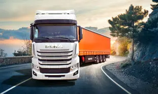 دیما دیزل در نمایشگاه حمل و نقل 