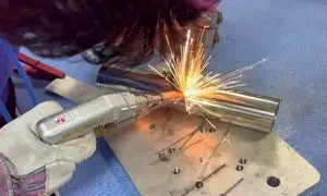 مزایای استفاده از دستگاه جوش لیزری در پروژه‌های صنعتی پیچیده