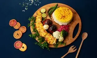 مقایسه غذای شرکتی سالم با فست فود؛ کدام گزینه برای تیم شما بهتر است؟