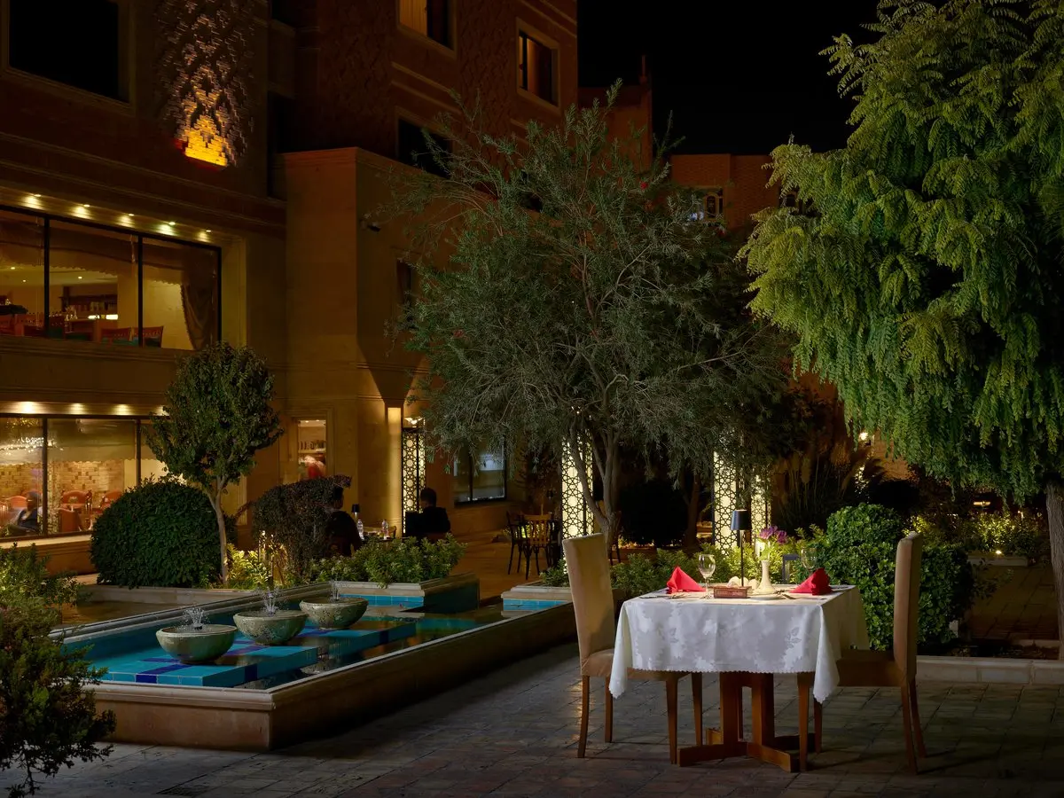 هتل زندیه شیراز؛ تجربهای لوکس از مهماننوازی اصیل ایرانی