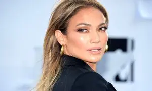 حرکت زشت و زننده جنیفر لوپز با دستیارش