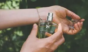 چطور یک عطر خاص را به عنوان امضای شخصی انتخاب کنیم؟