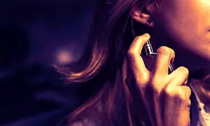 5 عطر زنانه محبوب مناسب قرارهای عاشقانه
