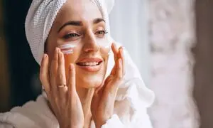 ۴ کرم مرطوب کننده موثر برای رفع خشکی و ترک پوست