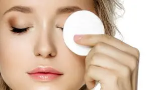 5 پاک کننده آرایش موثر و مغذی مناسب پوست خشک