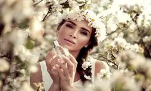 5 عطر زنانه با رایحه معتدل برای هدیه تولد