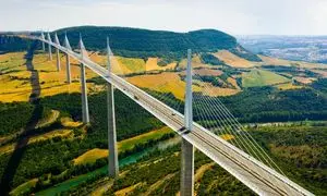 بلندترین پل جهان بر روی یک آسمان خراش