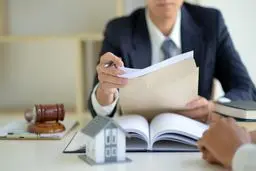 ویژگی‌های بهترین وکیل ملکی چیست؟