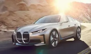 آنچه باید از  بی ام و i4 بدانید