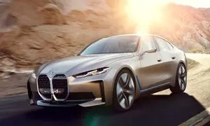 آنچه باید از  بی ام و i4 بدانید
