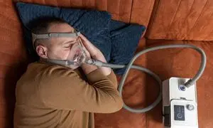 حل مشکل خروپف در خواب با دستگاه سی پپ