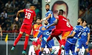 درگیری جنجالی استقلال و فولاد بر سر پیراهن