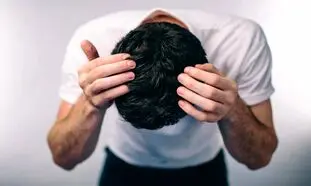 بهترین شامپو ضدشوره مردانه برای موهای چرب