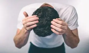 بهترین شامپو ضدشوره مردانه برای موهای چرب