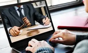 مزایا و چالش ‌‌های انتخاب وکیل آنلاین