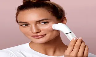 5 برس پاکسازی برقی برای دفع سلول‌های مرده و شفافیت پوست