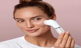 5 برس پاکسازی برقی برای دفع سلول‌های مرده و شفافیت پوست