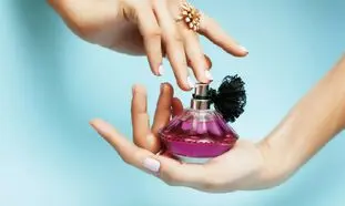 5 عطر زنانه لوکس که تابستان 1403 غوغا می کند