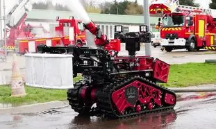 ربات های آتش نشان که هر آتشی را خاموش می‌کنند (ویدیو)