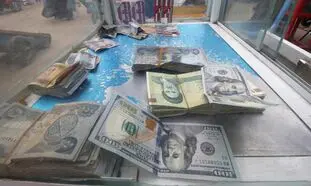 تنش در بازار ارزی؛ فنر نرخ دلار از جا پرید!