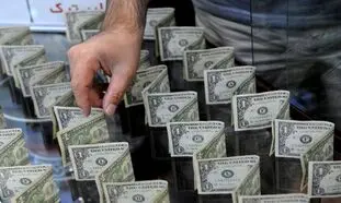 قیمت دلار در آستانه کاهش بیشتر؛ خریداران دست نگه دارند