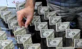 قیمت دلار در آستانه کاهش بیشتر؛ خریداران دست نگه دارند