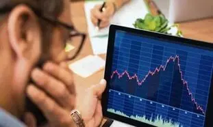 سهامداران بورس به دنبال صعود یکباره این بازار نباشند