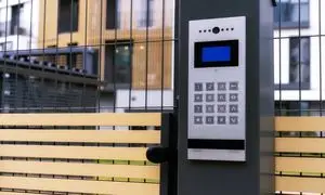 خرید آنلاین آیفون تصویری هوشمند