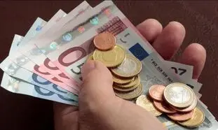 سقوط لیر ترک‌ها را تشویق به خرید دلار کرد