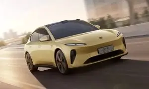 رونمایی از رقیب تسلا مدل 3 با برد 100 کیلومتر
