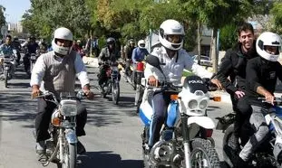 بانک ملی 500 کلاه کاسکت استاندارد به موتورسواران اهدا کرد