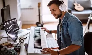 از آموزش موسیقی تا خرید اینترنتی ساز و محبوب ترین برندهای تجهیزات صوتی