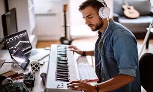از آموزش موسیقی تا خرید اینترنتی ساز و محبوب ترین برندهای تجهیزات صوتی
