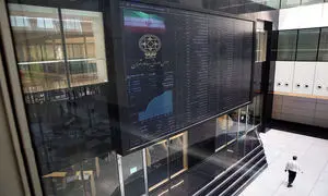 شاخص کل بورس باز هم کاهشی شد؛ فملی صدرنشین سرخ پوشان بورس