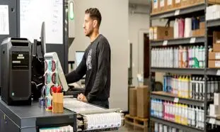 لیبل پشت چسب دار چه تاثیری در افزایش فروش دارد؟
