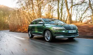 اشکودا کاروک 2022 ؛ شاسی بلند زیبا و خوش چهره اروپایی (ویدیو)