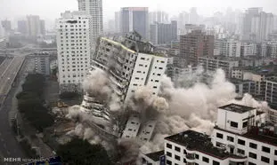 لحظه فرو ریختن برج 18 طبقه در آمریکا (ویدیو)