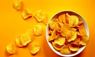 چطور چیپس خانگی ترد و خوشمزه درست کنیم؟ (ویدیو)