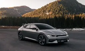 بررسی نمونه اولیه کیا نیرو ای وی مدل 2022