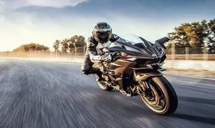 10 موتورسیکلت پر سرعت جهان در سال 2022 (ویدیو)