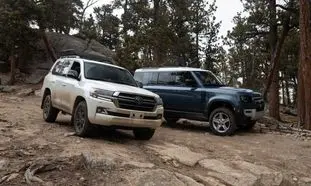 جدال تویوتا لندکروزر 2022 و لندروور دیفندر در تست تصادف (ویدیو)