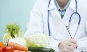 چرا باید به متخصص تغذیه مراجعه کنیم؟