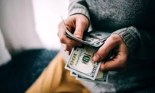 قیمت دلار روز 18 مرداد 1401/ سردرگمی ارز در کشمکش مذاکرات برجام