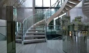 دلایل محبوبیت استفاده از نرده شیشه ای در سال های اخیر