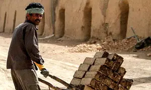 آیت الله رئیسی گره دستمزد کارگران را باز می‌کند؟