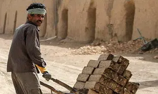 آیت الله رئیسی گره دستمزد کارگران را باز می‌کند؟