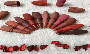 با انتخاب یک رژ لب خوشرنگ چهره‌ای شاداب داشته باشید