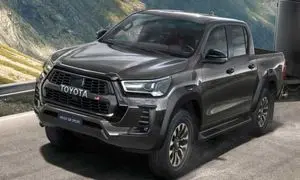 نگاهی به تویوتا هایلوکس 2023 با رنگ استثنایی (ویدیو)