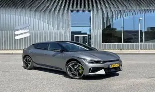 مانور شگفت انگیز با شاسی بلند جدید کیا EV6 مدل ۲۰۲۳ (ویدیو)